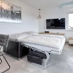 Terrassenhaus, 77 *