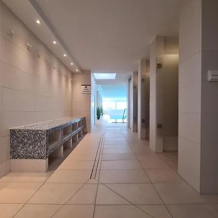 Terrassenhaus, 77 Апартаменты *